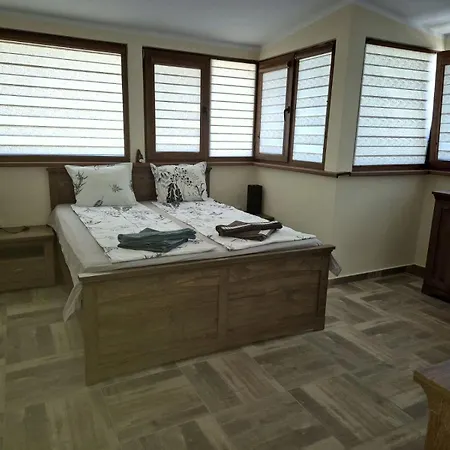 Gnezdo Sarafovo * Burgas