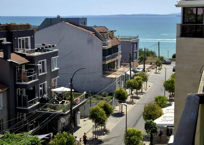 Gnezdo Sarafovo * ブルガス