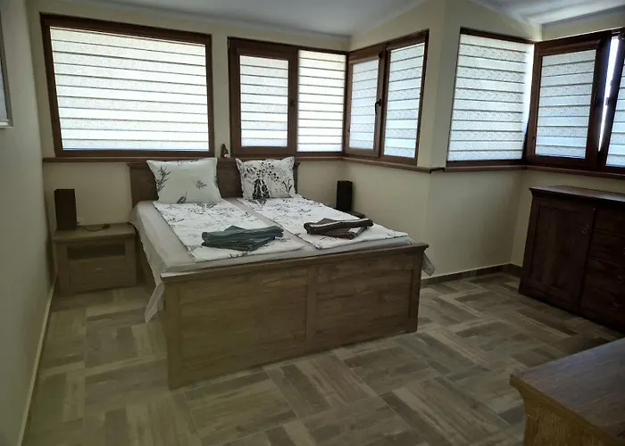 Gnezdo Sarafovo * ブルガス