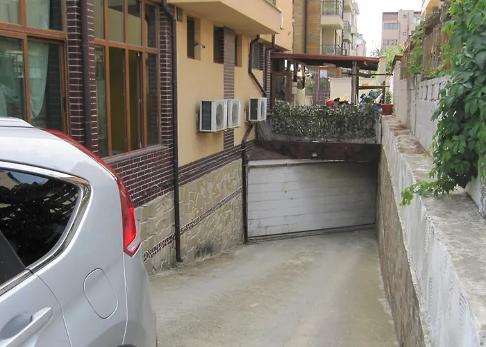 Gnezdo Sarafovo * ブルガス